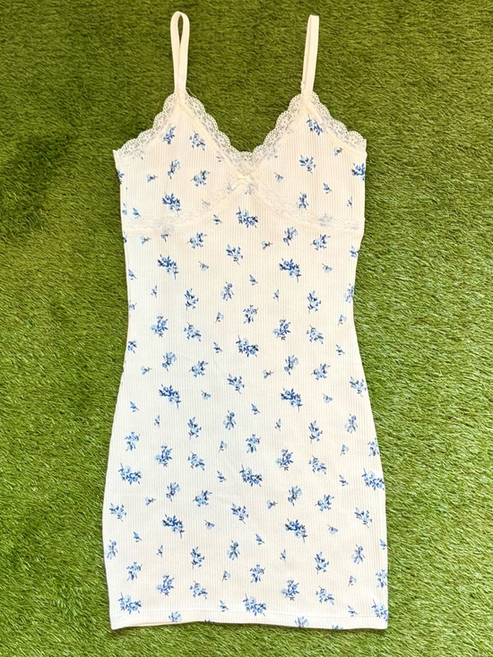 H&M Dresses & Skirts - H&M White Blue Floral Lace Trim Mini Dress XS